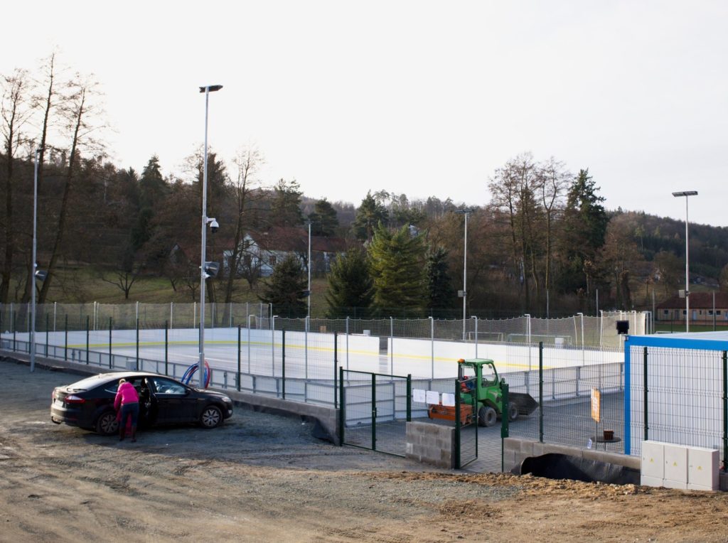 Řícmanice-výstavba kluziště a víceúčelového hřiště pro volejbal, fotbal, badminton, tenis a další sporty